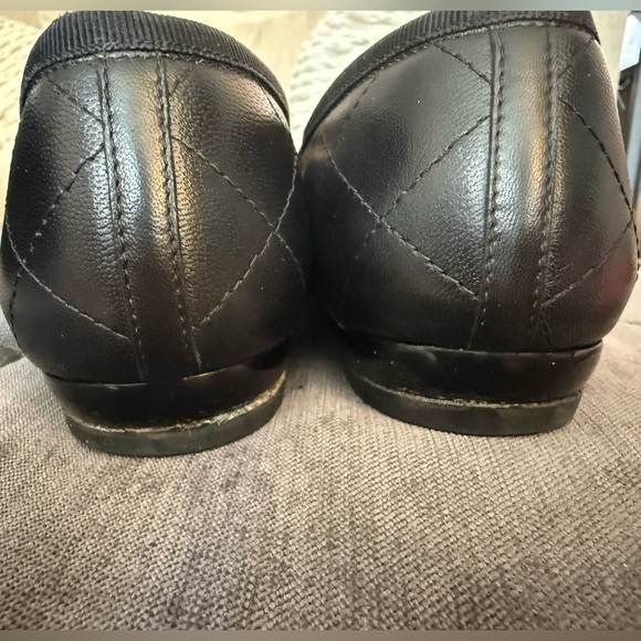 CHANEL Black Quilted Leather Ballet Flats with White CC Appliqué - Picture 5 of 11